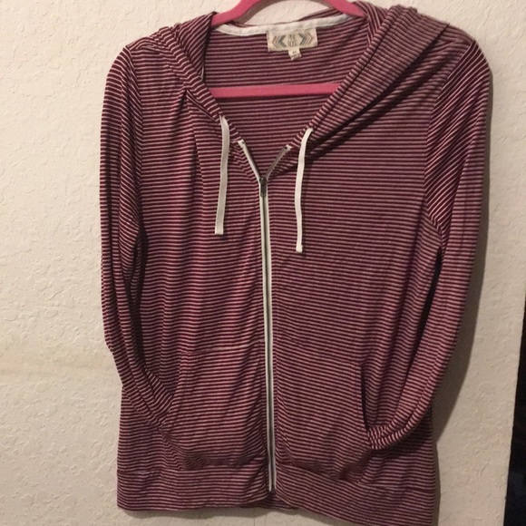 A sweat shirt - Picture 2 of 2